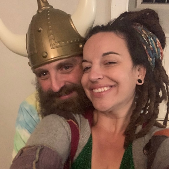 Meet your Posher, Liz - Picture 1 of 1